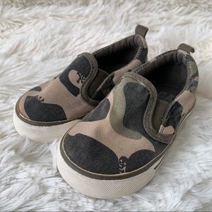 Gap Toddler Camo and Skull Shoes